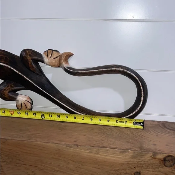 Handcrafted Wooden Lizard Decor - Picture 8 of 10